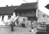 Karel Žebera při procházce Buštěhradem, 31.5.1981 [nové okno]
