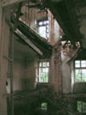 Zřícená střední zeď, poničené stropy jednotlivých pater buštěhradského zámku [nové okno]