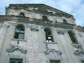 Dvorní fasáda středního rizalitu buštěhradského zámku [nové okno]