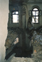 Zřícená střední zeď, poničený strop 1. patra buštěhradského zámku [nové okno]